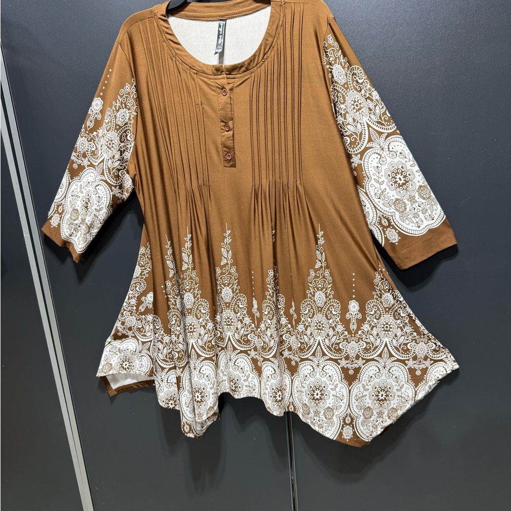 White Mark Brown and Cream Tunic Top